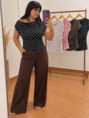 Blusa Feminina Poá com Decote Drapeado e Detalhe no Ombro