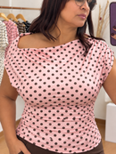 Blusa Feminina Poá com Decote Drapeado e Detalhe no Ombro