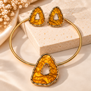 Conjunto Aurora — Colar e Brincos com Detalhes Dourados