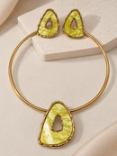 Conjunto Aurora — Colar e Brincos com Detalhes Dourados