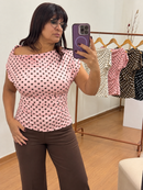 Blusa Feminina Poá com Decote Drapeado e Detalhe no Ombro