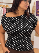 Blusa Feminina Poá com Decote Drapeado e Detalhe no Ombro