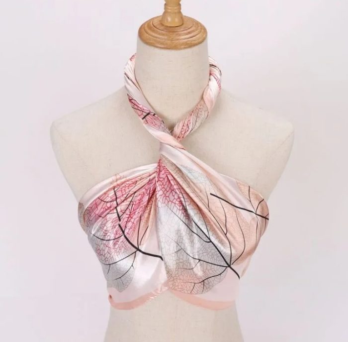 lenço de cetim estampado 90x90 – preto e marrom lenço de cetim estampado 90x90 – preto e marrom