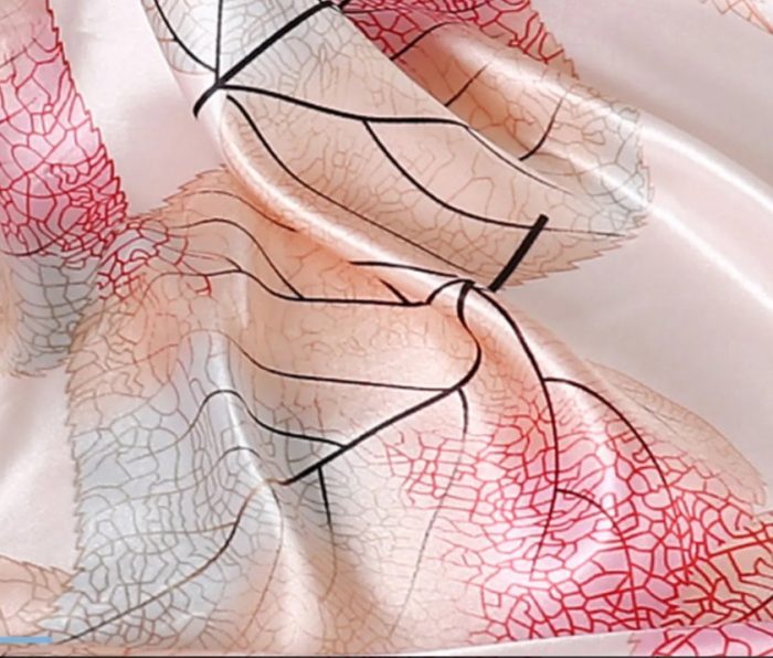 lenço de cetim estampado 90x90 – preto e marrom lenço de cetim estampado 90x90 – preto e marrom