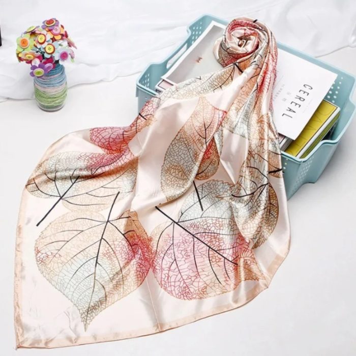 lenço de cetim estampado 90x90 – preto e marrom lenço de cetim estampado 90x90 – preto e marrom