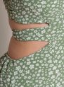 vestido longo feminino com recortes laterais – estampa verde floral